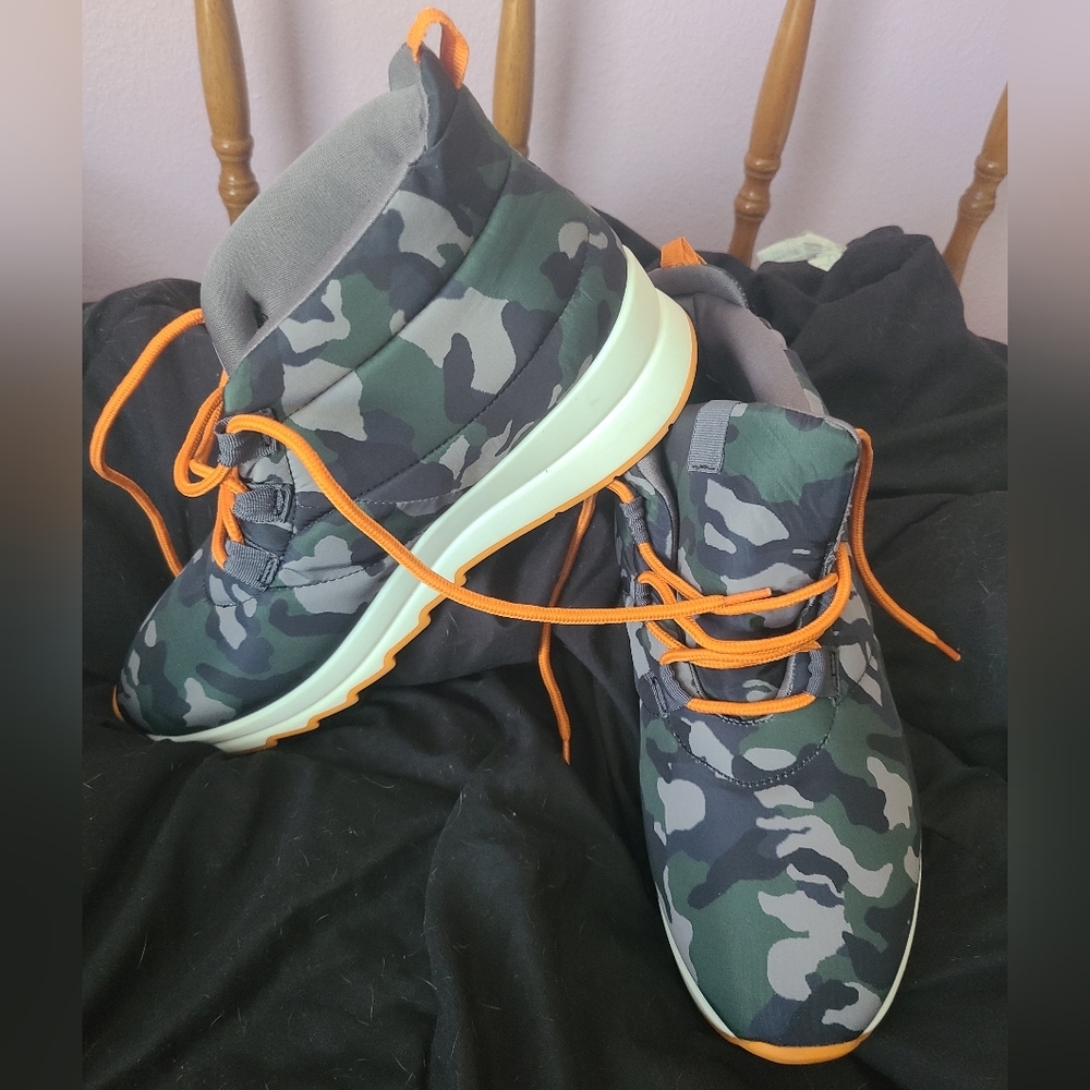 Gianni Bini Women's Warm Nylon Camo Booties Size 10